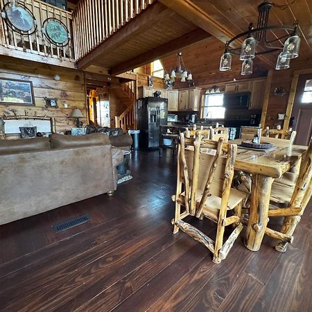 Bear Country Cabin Севьервилл Экстерьер фото