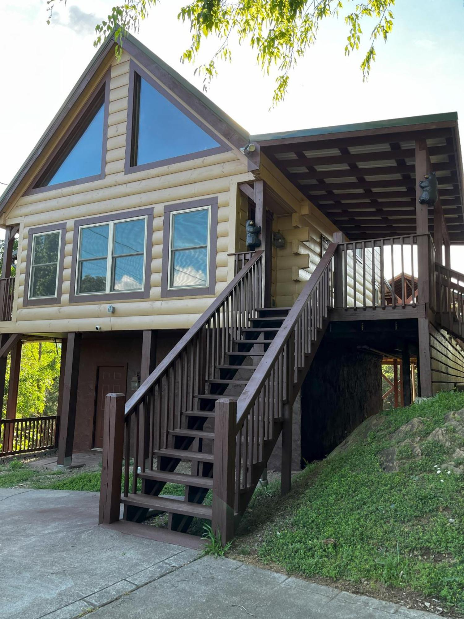 Bear Country Cabin Севьервилл Экстерьер фото