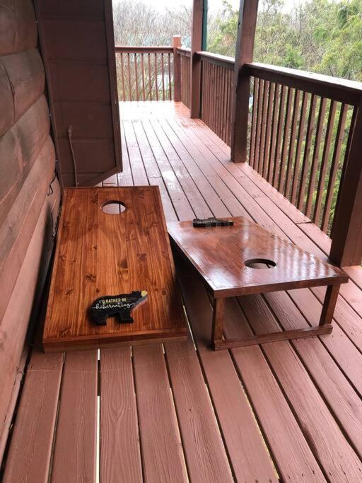 Bear Country Cabin Севьервилл Экстерьер фото