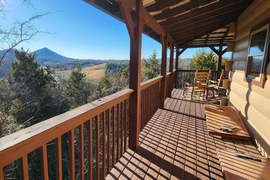 Bear Country Cabin Севьервилл Экстерьер фото