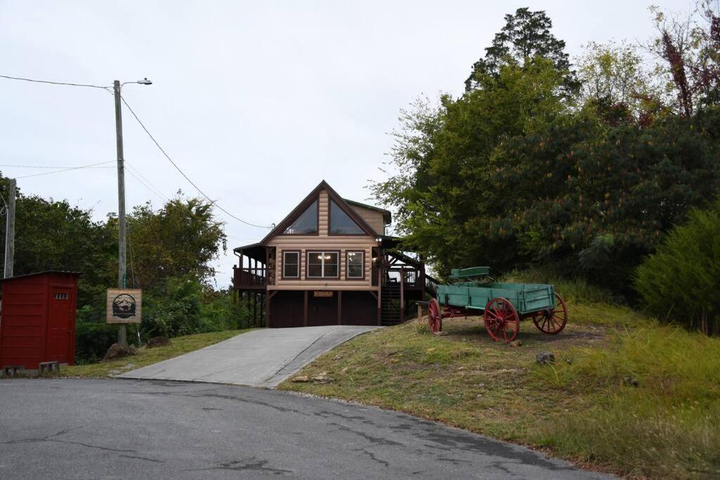 Bear Country Cabin Севьервилл Экстерьер фото