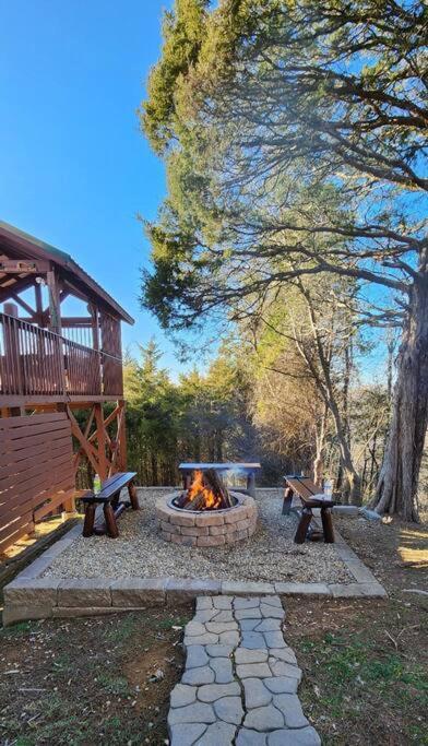 Bear Country Cabin Севьервилл Экстерьер фото