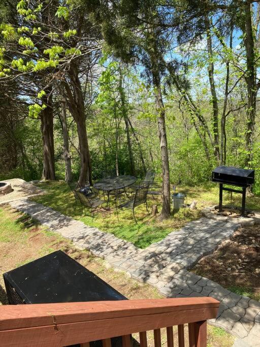 Bear Country Cabin Севьервилл Экстерьер фото