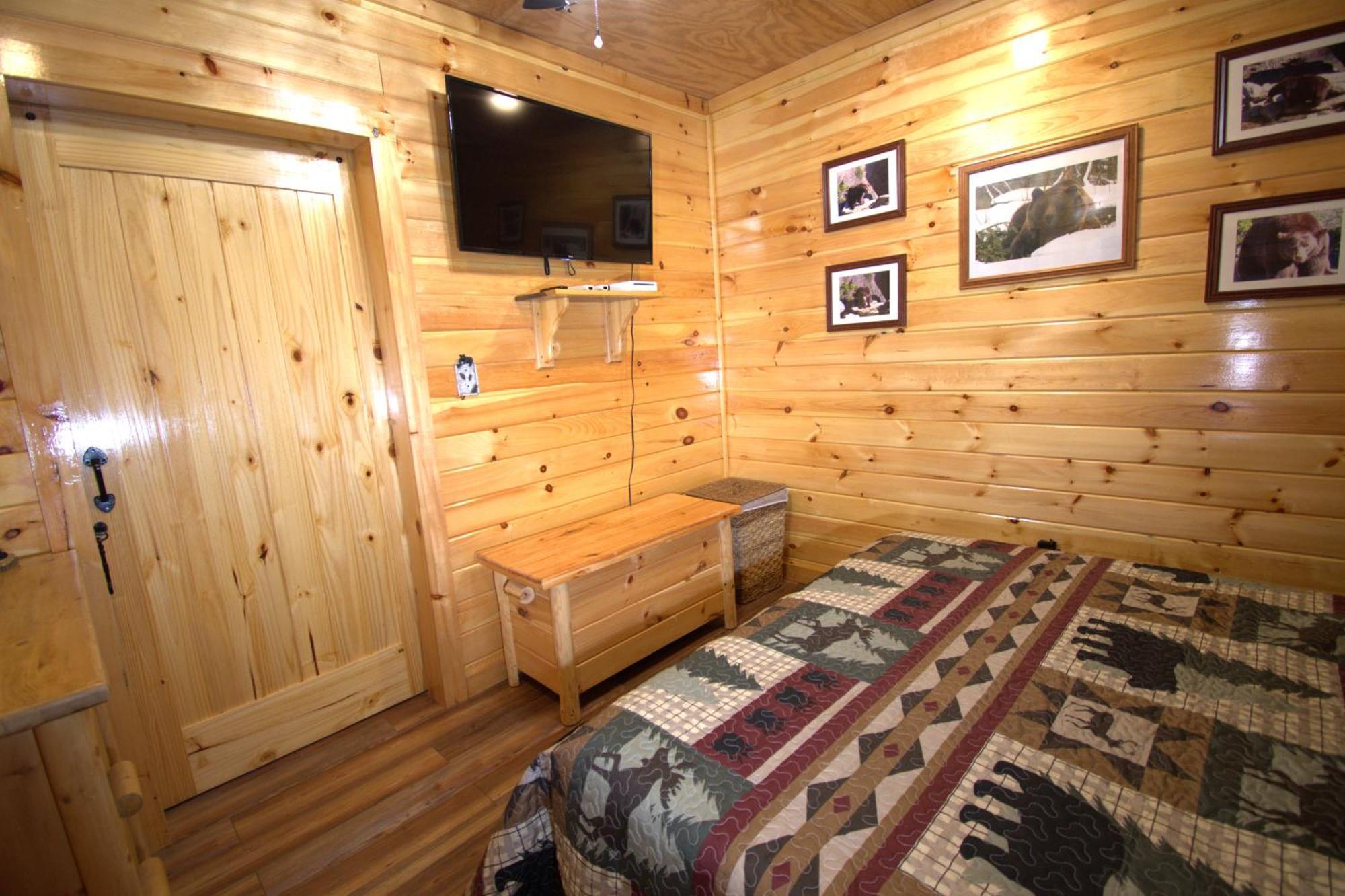 Bear Country Cabin Севьервилл Экстерьер фото